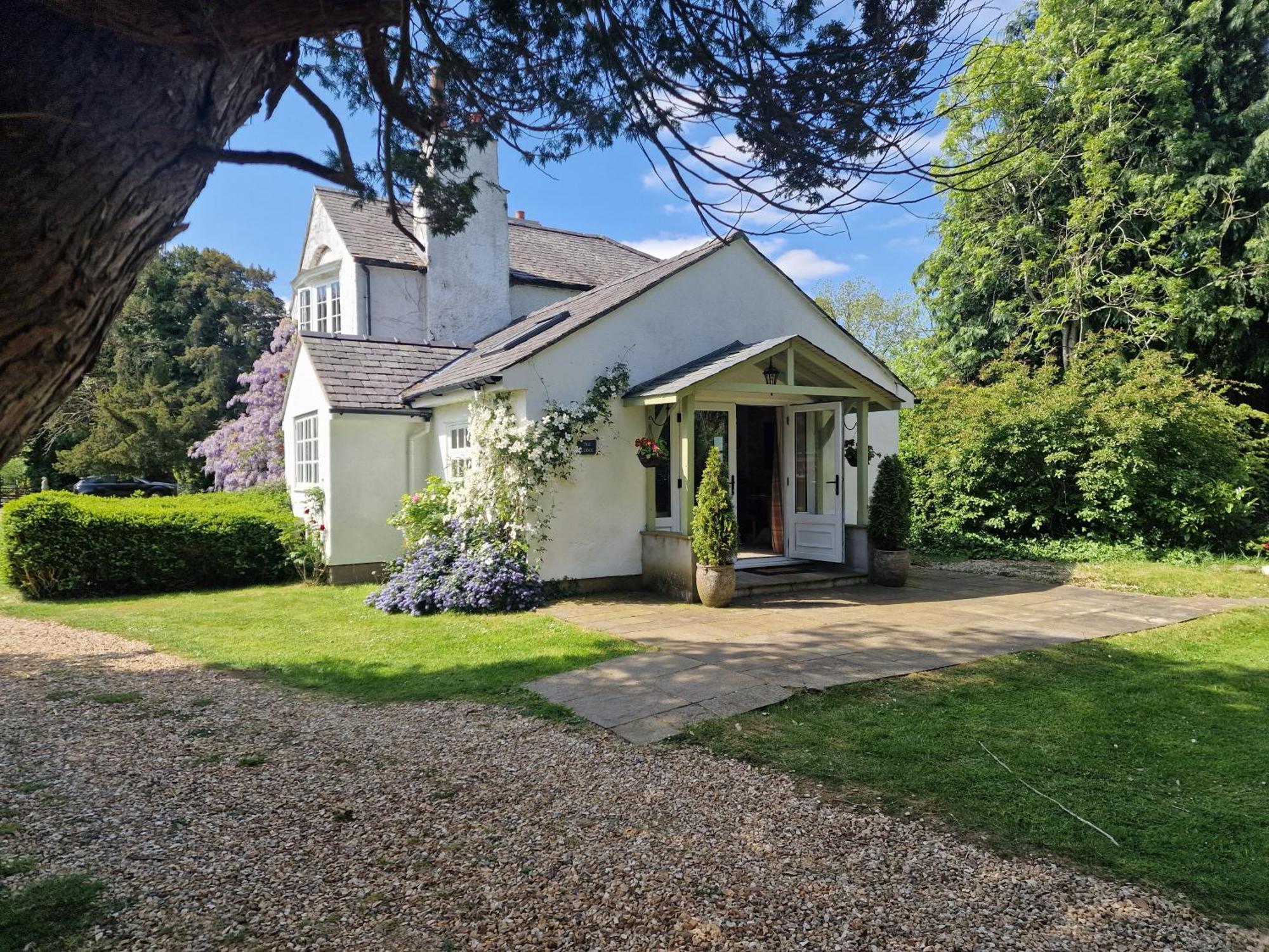 Glyn Isa Country House Luxury Self Catering Accommodation Conwy Exterior photo
